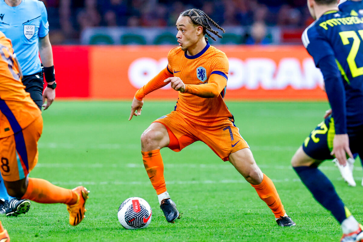 Xavi Simons on the ball in the orange Netherlands shirt