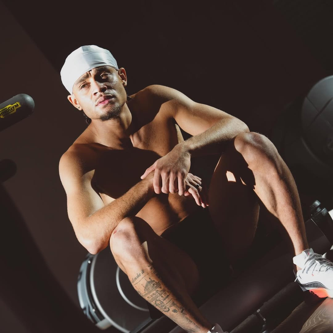 Xavi Simons seated in the gym between sessions