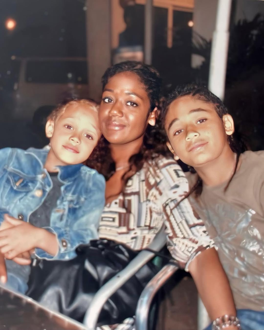 Xavi Simons as a child with his mother and sibling